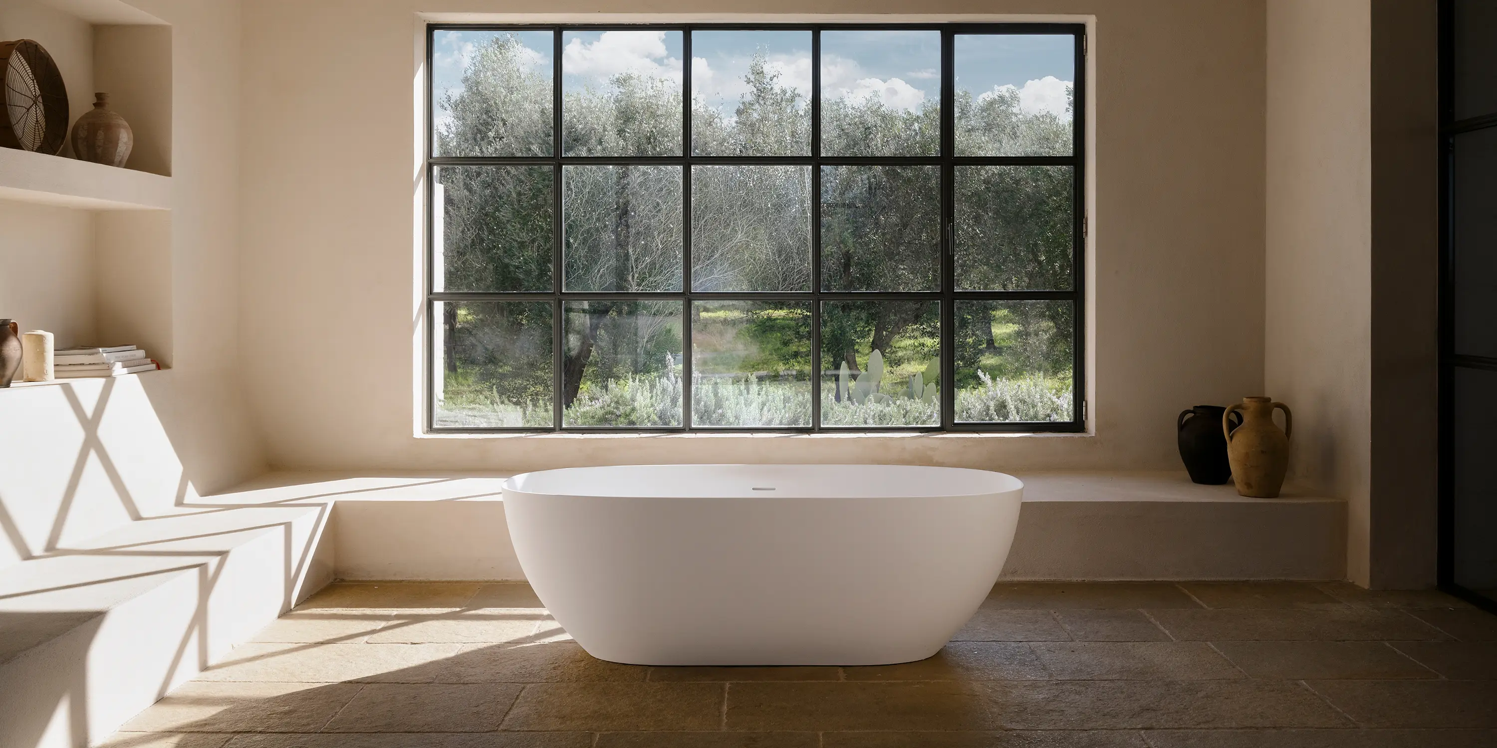 Ambiente bagno con vasca Hatria