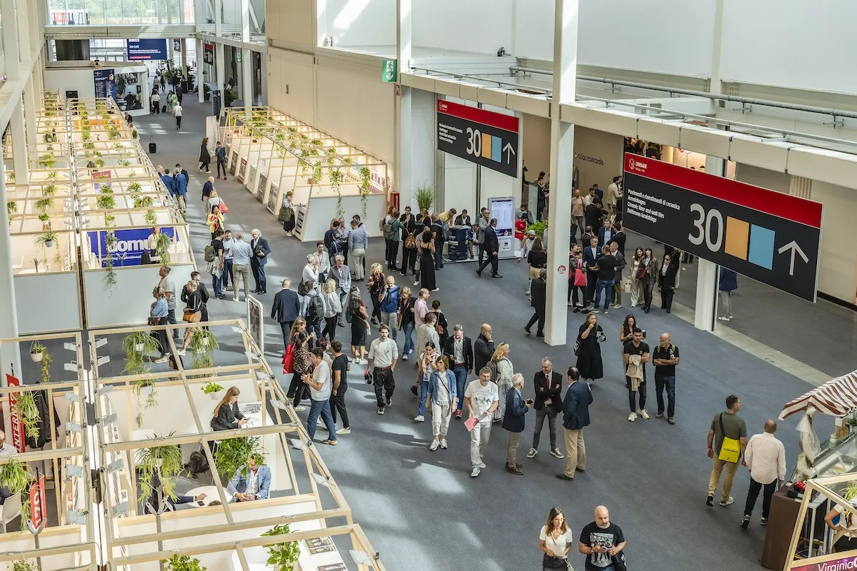 Padiglioni della fiera internazionale della ceramica a Bologna