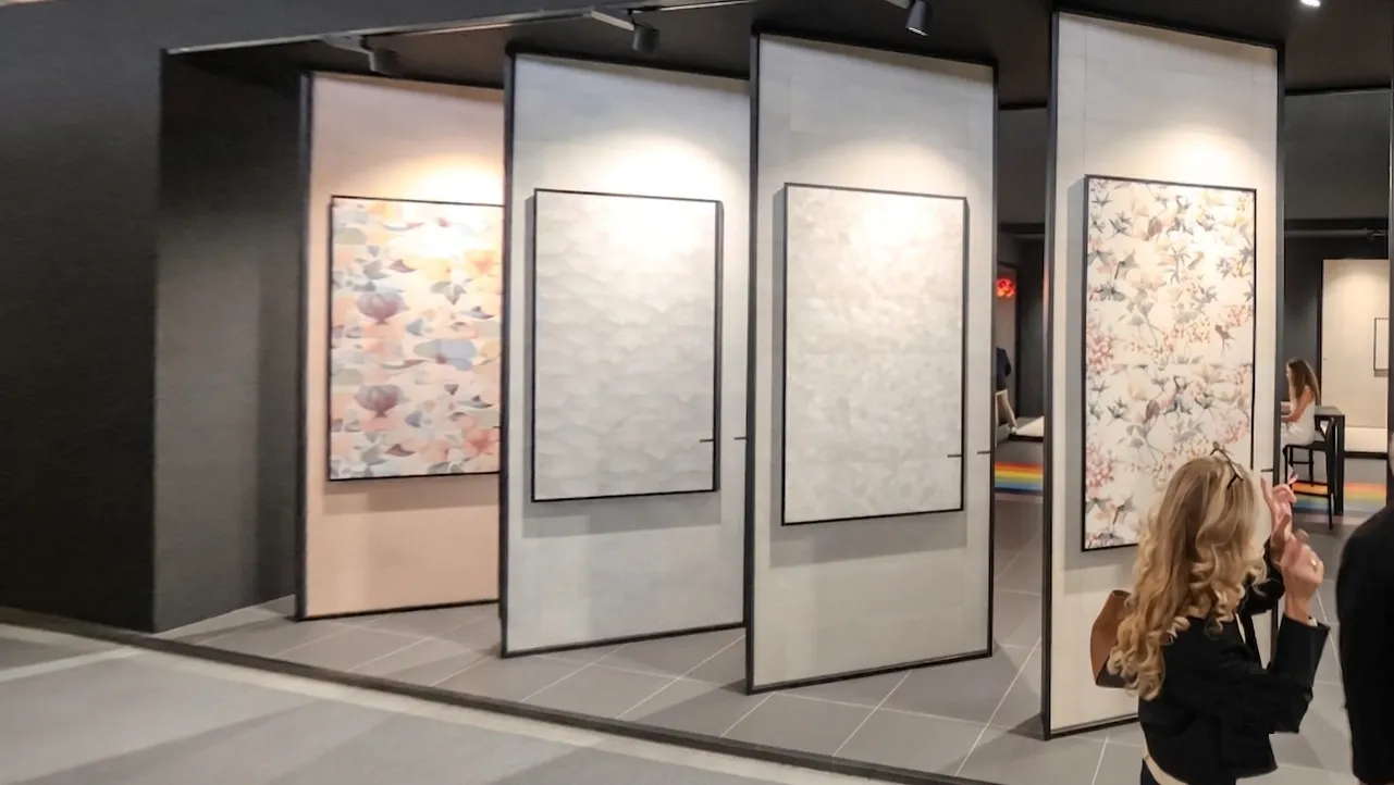 Stand espositivo di piastrelle in ceramica a Cersaie